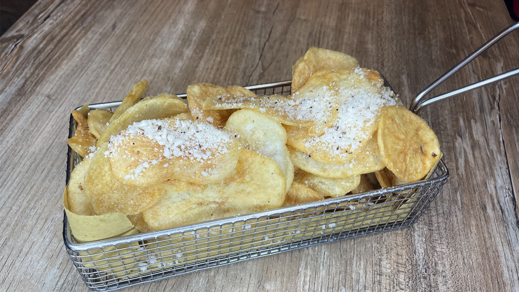 chips cacio e pepe